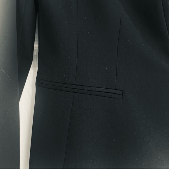 🆕 Ann Taylor Classic Double V Collarless Jacket.  Black. Size 6.  NWT. - Picture 6 of 15